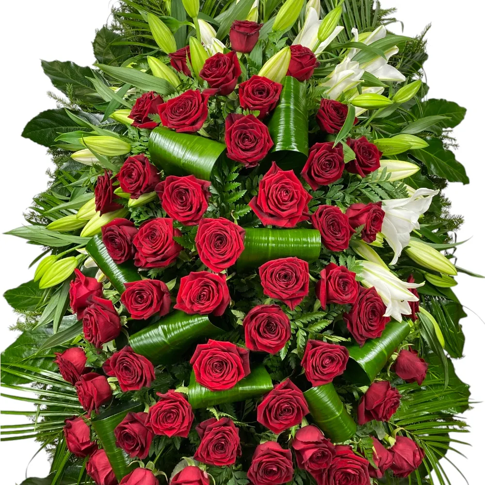 венок из живых цветов, венок на похороны, лилии и розы, траурный венок, цветы на похороны, ритуальные цветы, венок артикул ВЖ-011