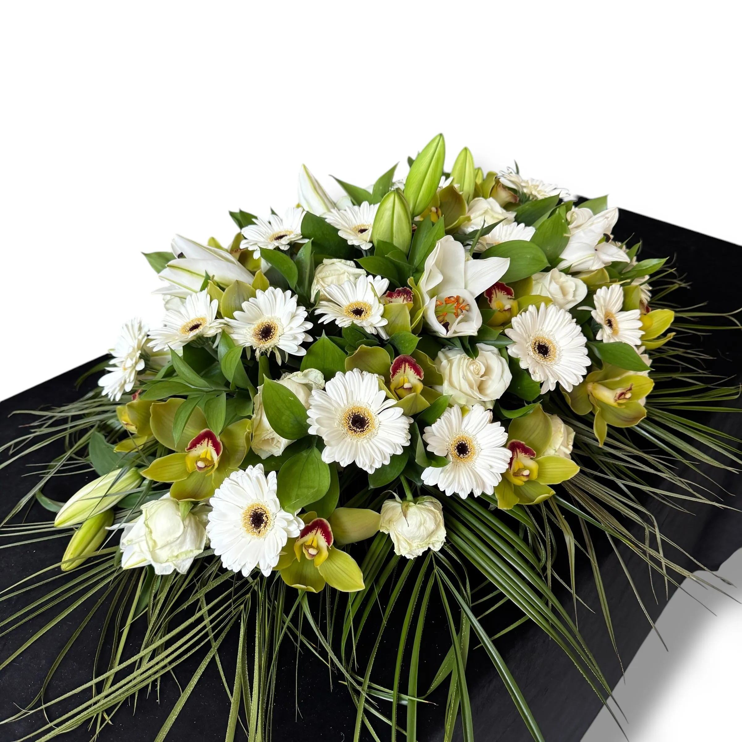 траурная композиция, цветы на гроб, траурные венки, живая цветочная композиция, ритуальные цветы премиум-класса