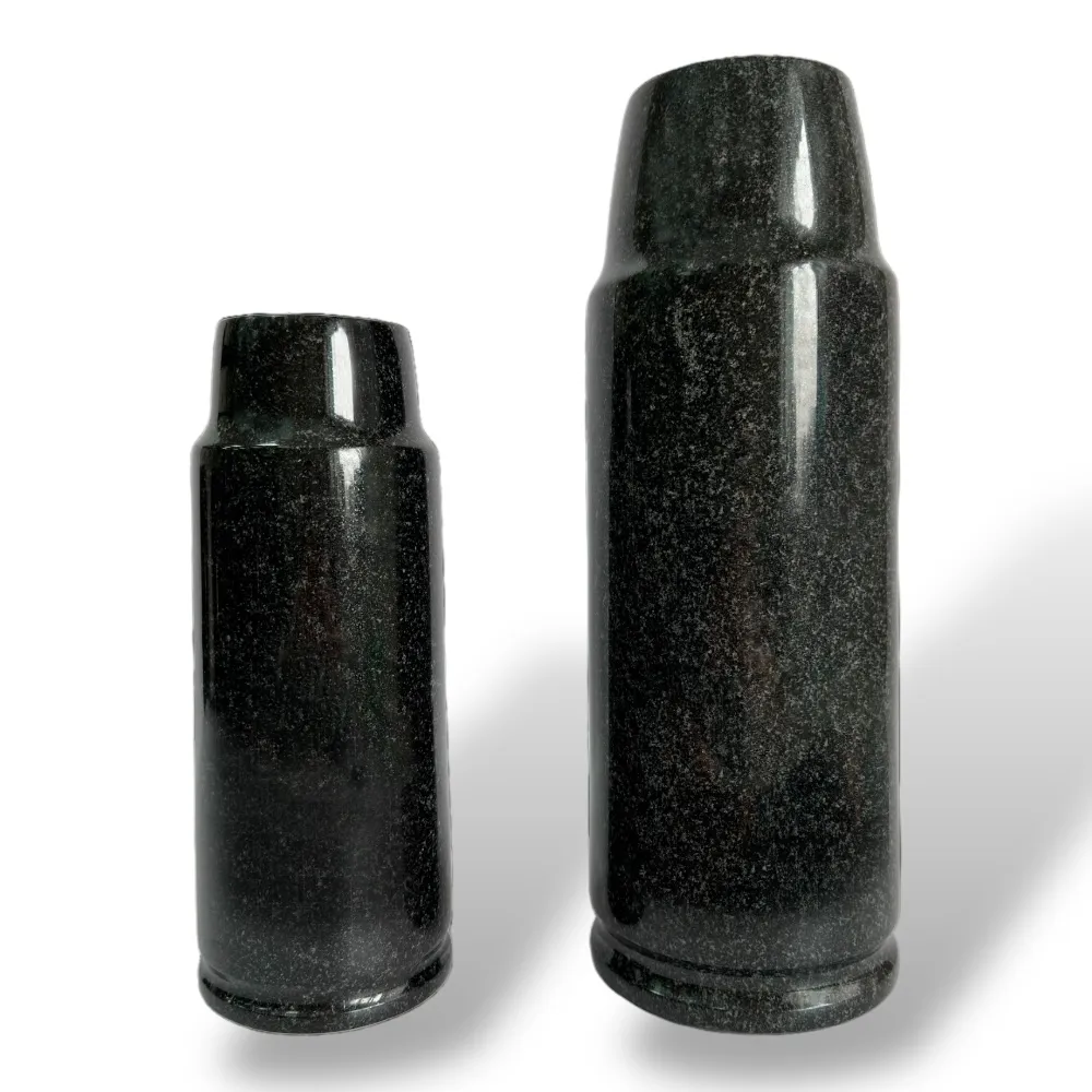 гранитная ваза, гильза на кладбище, артикул ВГ-031, ритуальные изделия, мемориальная продукция, гранитные памятники, надгробия, ритуальный декор, кладбищенский аксессуар.