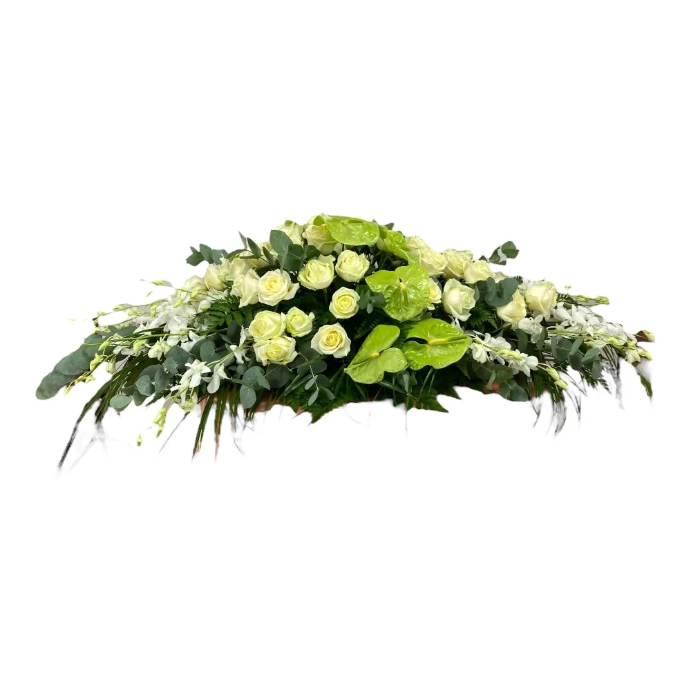Траурная композиция из живых цветов арт. ТК-010: розы, антуриум, орхидеи. Элегантное выражение скорби и уважения  по доступным ценам.