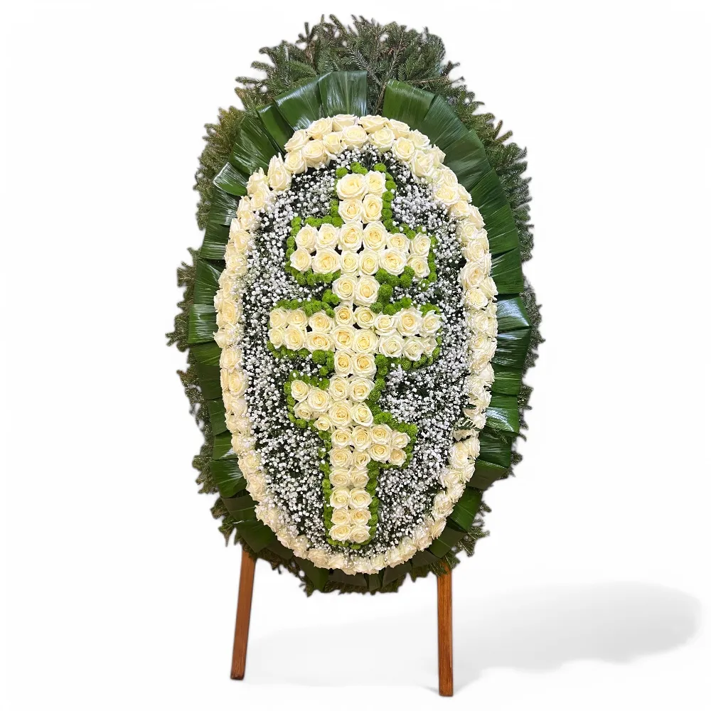 траурный венок, венок из живых цветов, крест из белых роз, похоронный венок, ритуальные цветы, венки на похороны, белые розы, ритуальная атрибутика.