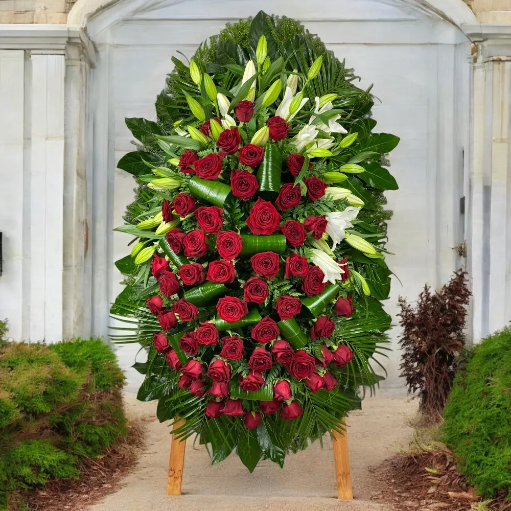 венок из живых цветов, венок на похороны, лилии и розы, траурный венок, цветы на похороны, ритуальные цветы, венок артикул ВЖ-011