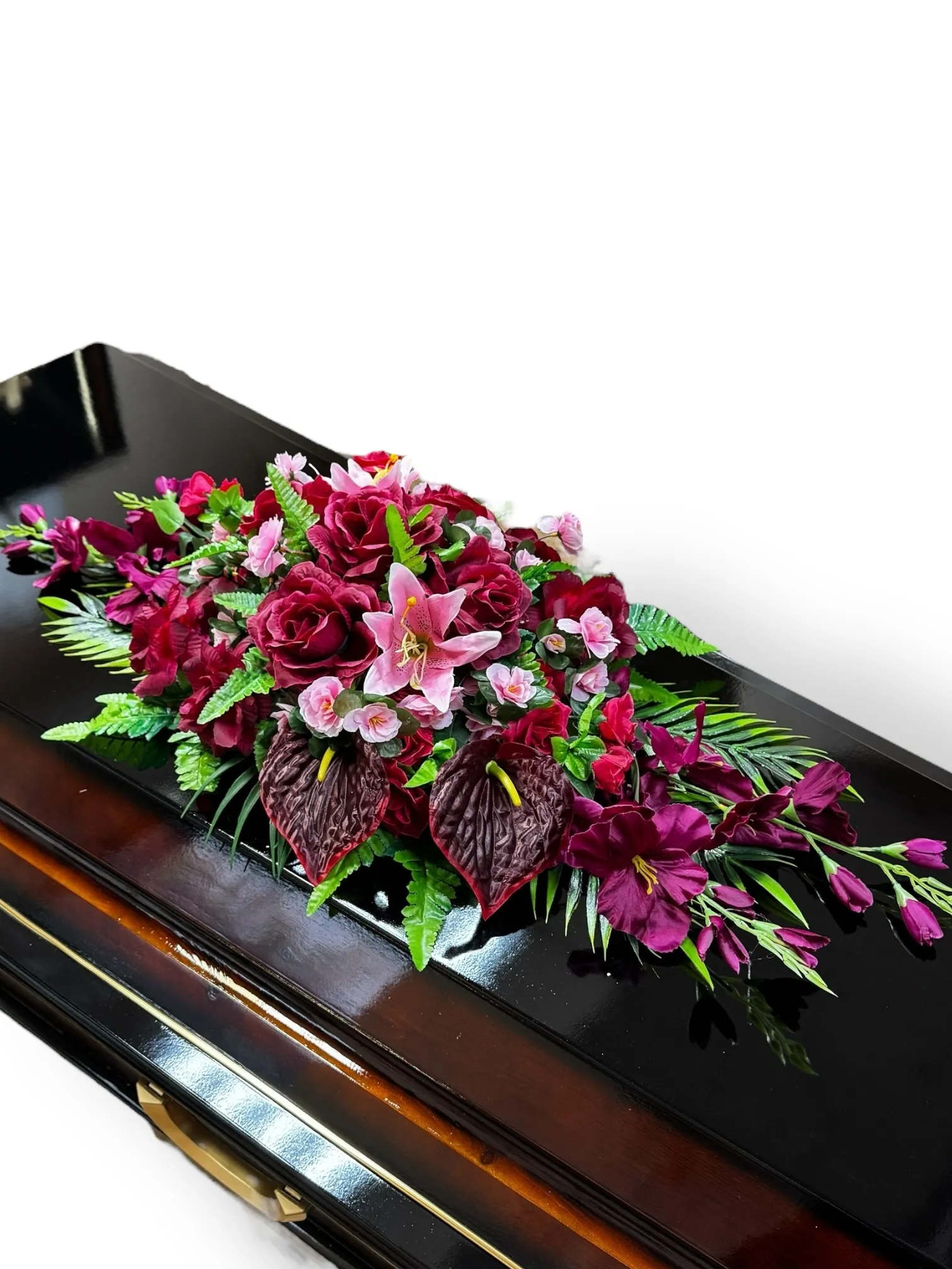 Композиция на гроб, стандартные композиции, искусственные цветы, ритуальные изделия, похоронные атрибуты, декор для траурных мероприятий, венки и композиции, ритуальная флористика.