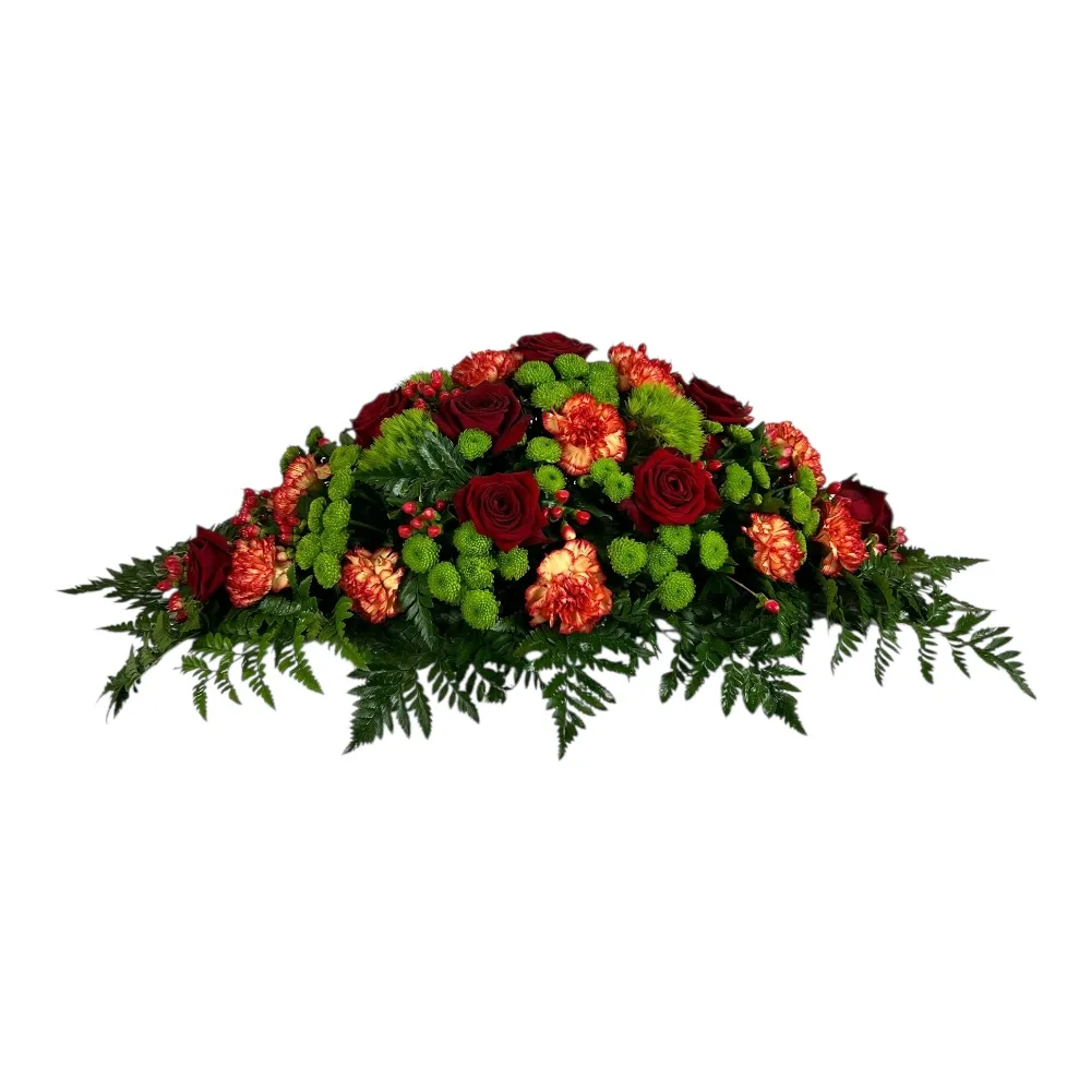 Траурная композиция, живые цветы, розы, гвоздики, хризантемы, зелень, гиперикум, цветы на гроб, ритуальные цветы, траурные букеты.