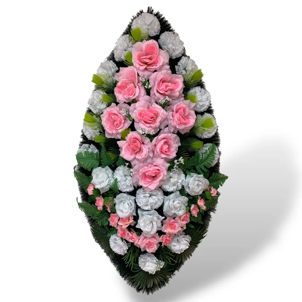 Венок на похороны артикул ВИЗ-020 выполнен из качественных искусственных цветов. Подчеркните уважение к памяти усопшего с этим элегантным и долговечным венком. Доставка доступна по всей стране по доступным ценам.