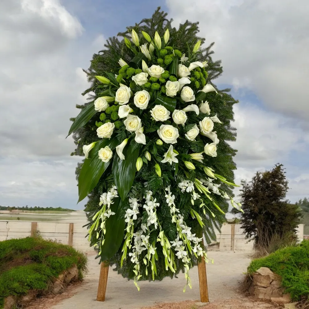 венок на похороны, венок из живых цветов, траурный венок, цветы на похороны, орхидеи, лилии, калы, хризантемы, розы.