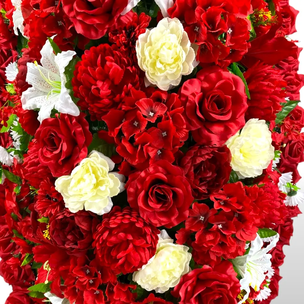 Ритуальный венок, венок на похороны, искусственные цветы, траурный венок, ритуальные принадлежности, венок для прощания, мемориальный венок, похоронные атрибуты, венки из искусственных цветов.