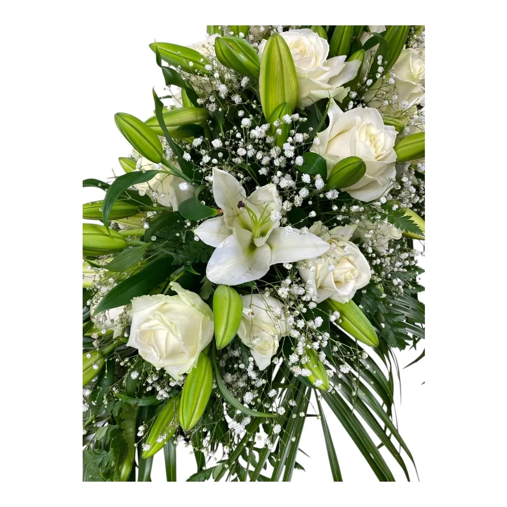 Траурная композиция, живые цветы на гроб, розы, лилии, гипсофила, ТК-015, ритуальные цветы, траурные букеты, цветы для прощания.