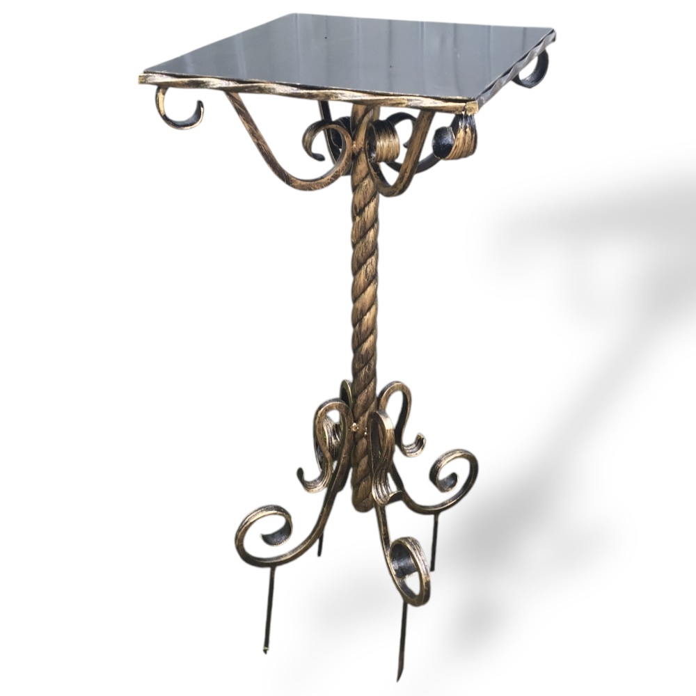 кованная лавка, артикул СМ-011, садовая мебель, декор для сада, кованые изделия, уличная мебель, стильное украшение сада, долговечная мебель, ландшафтный дизайн, металл в интерьере.