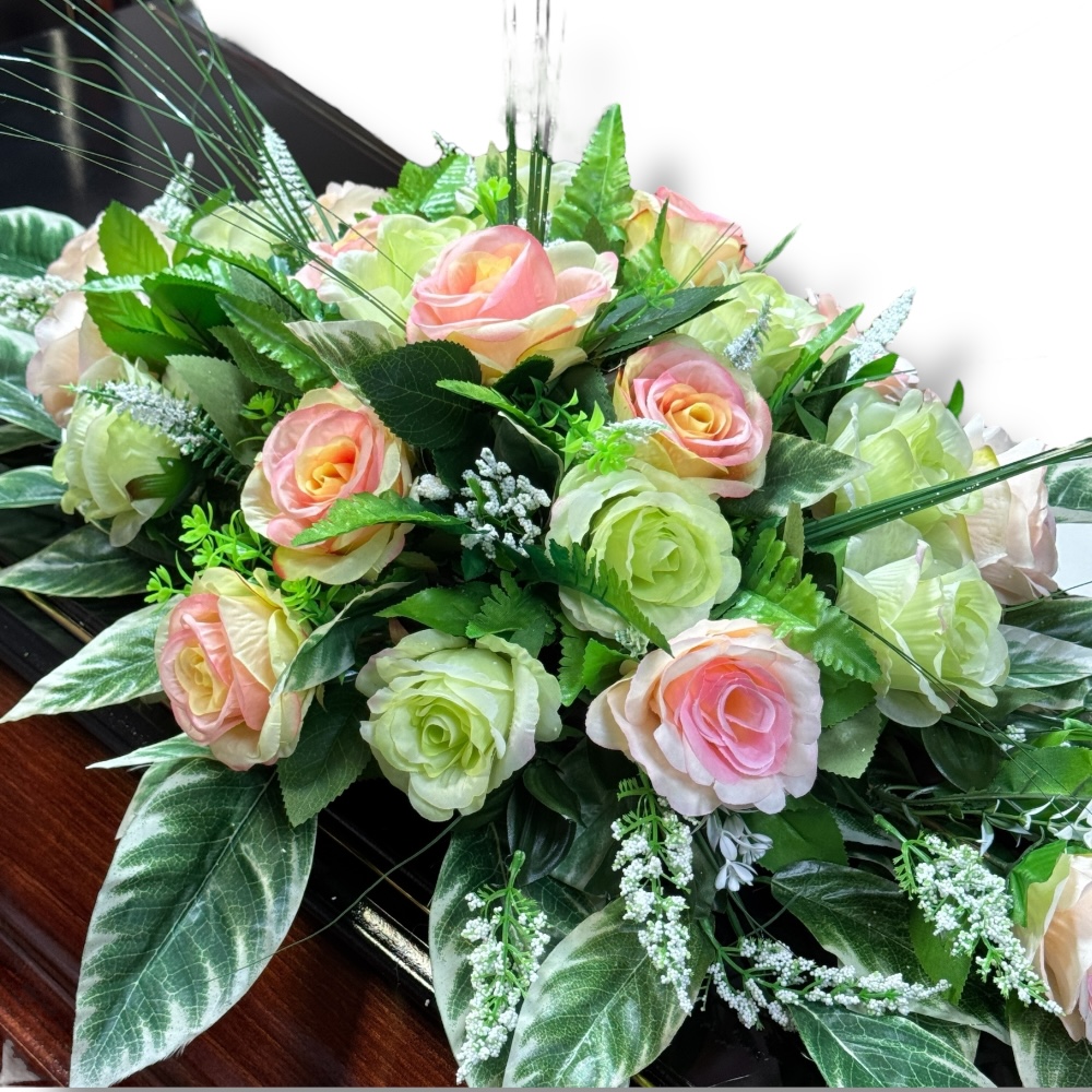 Арт. ИК-023 Композиция на гроб премиум из искусственных цветов 110 см.