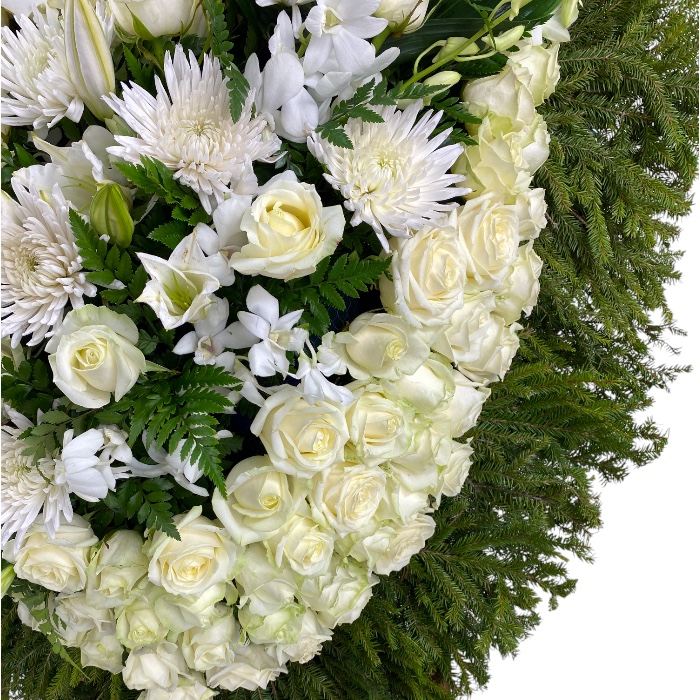 венок сердце, живые цветы, венок на похороны, белые розы, хризантемы, орхидеи, лилии, траурная флористика, ритуальные цветы.