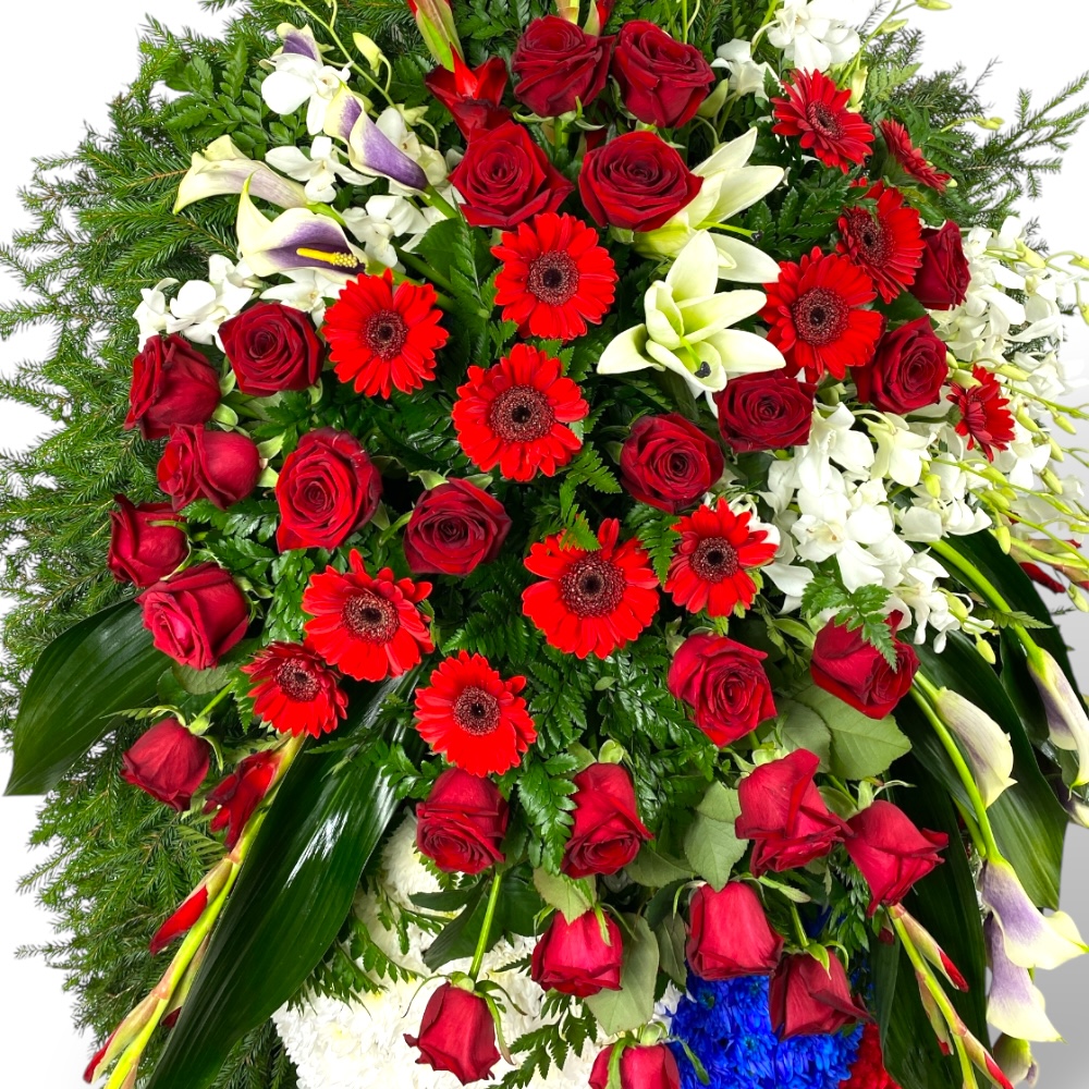 венок на похороны, венок из живых цветов, траурный венок, гербера, розы, калы, орхидеи, гвоздики, цветы на похороны, ритуальные цветы, венок триколор, патриотический венок. 