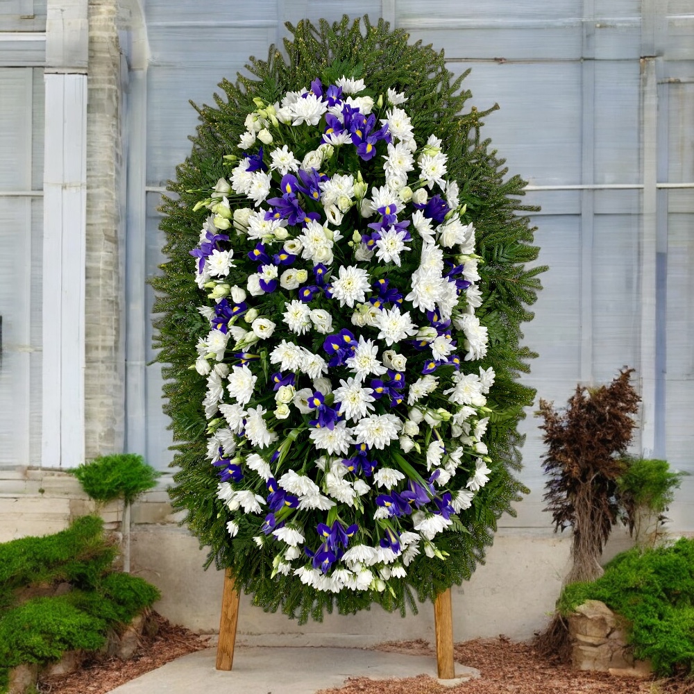 венок на похороны, венок из живых цветов, хризантемы, ирисы, лизиантус, траурный венок, ритуальные цветы, венок артикул ВЖ-026