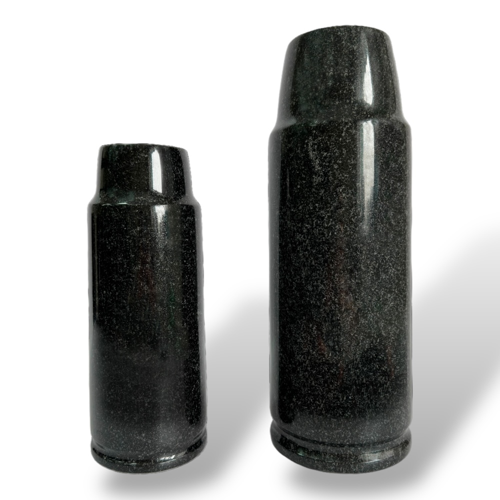 Арт. ВГ-031 Ваза гранитная Гильза на кладбище 30*12 см. Габбро-диабаз грвнит