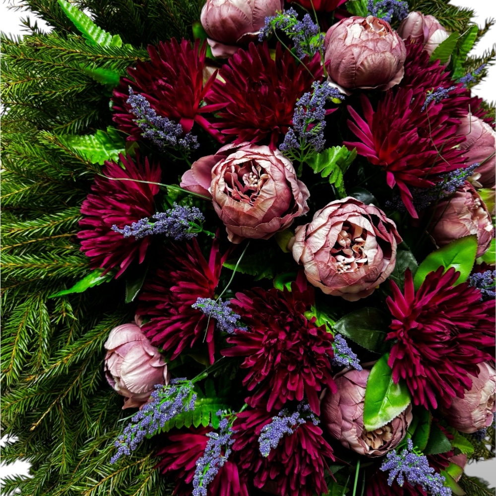 венок на похороны, венок с хвоей, венок с живыми цветами, похоронный венок, артикул ВК-001, венок на подставке, ритуальный венок, венок с искусственными цветами.