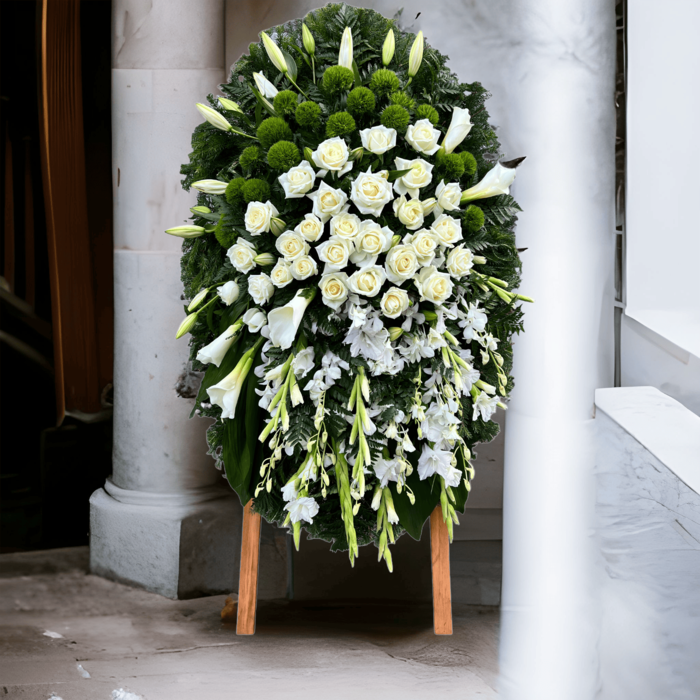 венок на похороны, венок из живых цветов, белые розы, лилии, орхидеи, каллы, хризантемы, гладиолусы, траурный венок, цветы на похороны.