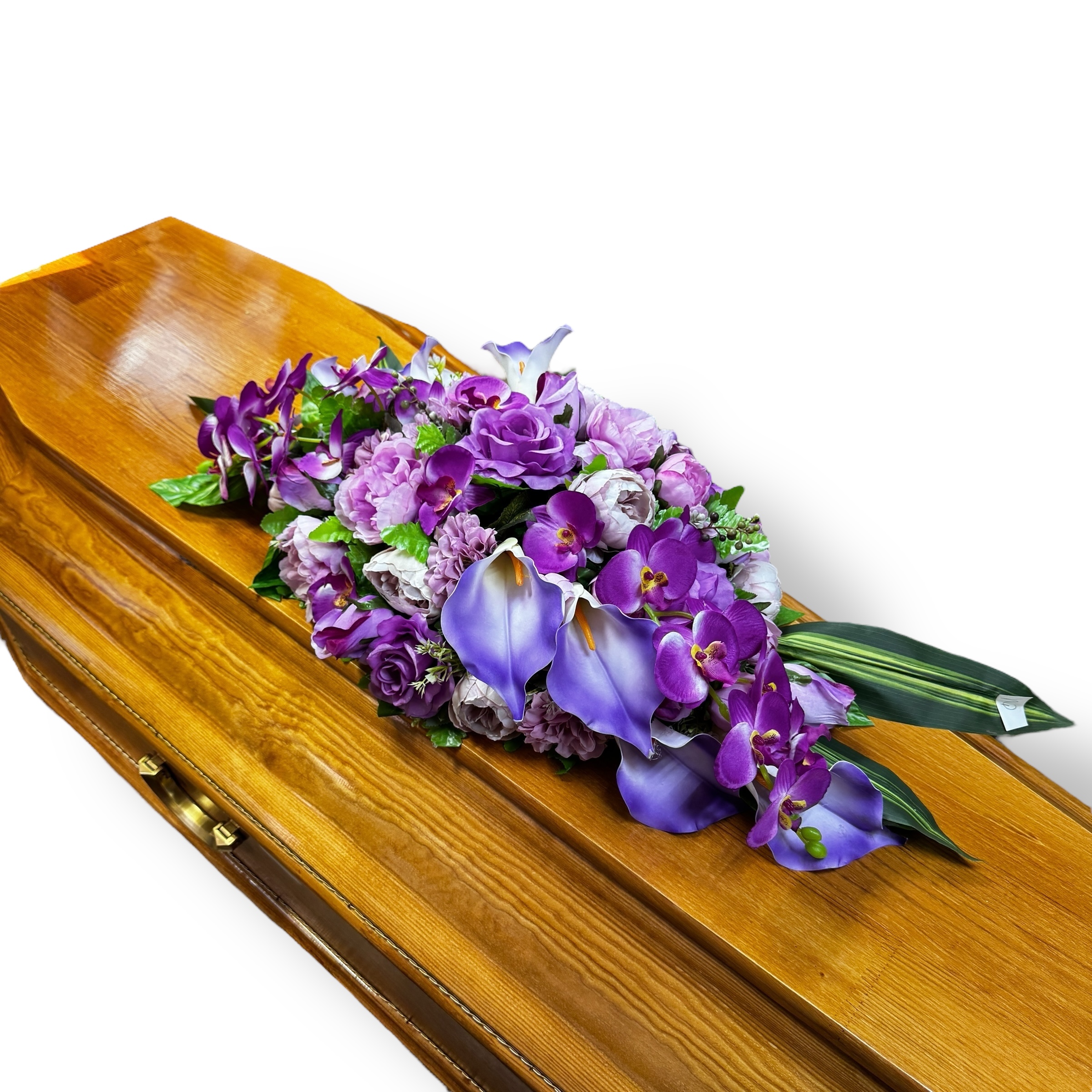 Композиция на гроб, искусственные цветы, ритуальные изделия, венок на гроб, похоронные аксессуары, декор на гроб, премиум композиция, цветочная композиция, ритуальная атрибутика, украшение гроба.