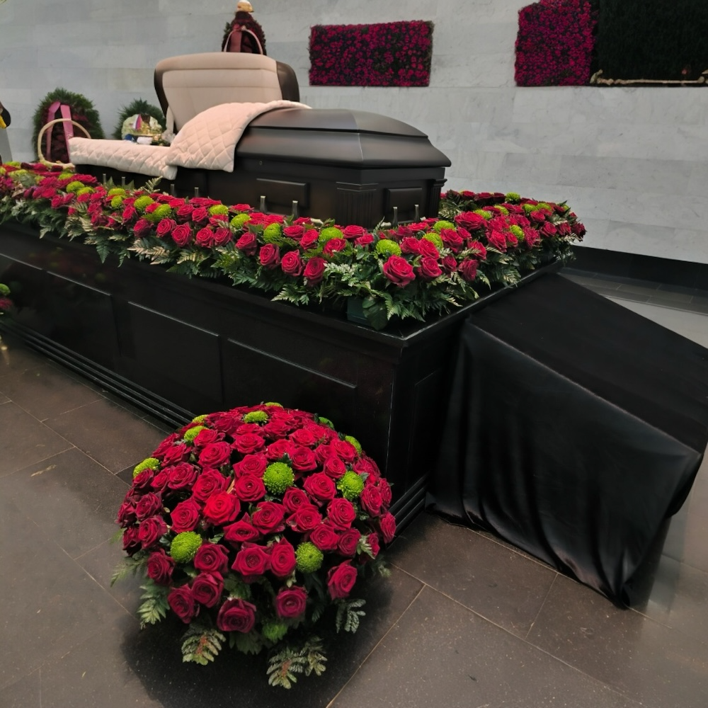венки из живых цветов купить, венки из свежих цветов на похороны, заказать венок из роз, траурные венки из живых цветов цена, венки из хризантем с доставкой, свежие венки на могилу, похоронные венки из натуральных цветов, венки из гвоздик недорого