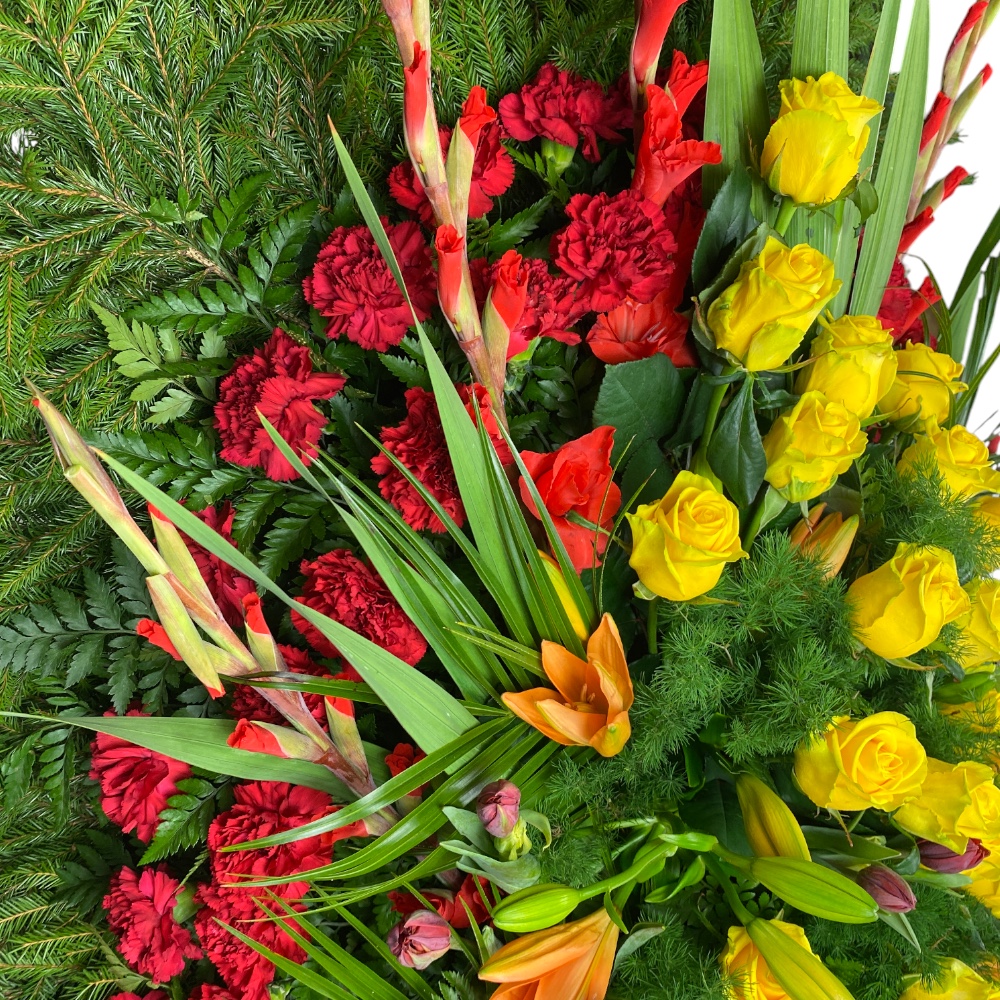 венок на похороны, живые цветы венок, траурный венок, венок из тюльпанов, венок из роз, венок из гладиолусов, венок из лилий, Арт. ВЖ-015.