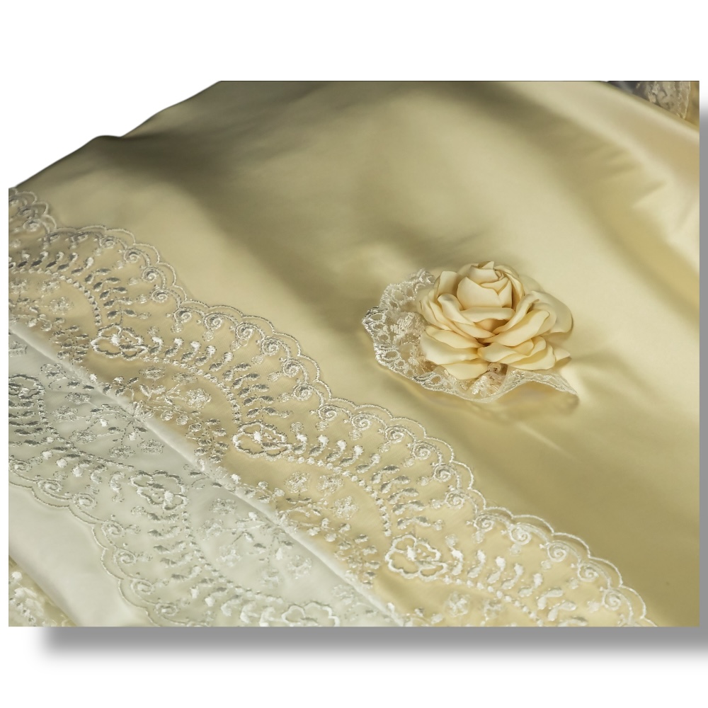 ритуальные комплекты, ритуальная атрибутика, топаз капучино, покрывало и подушка, велюровый комплект, атласное покрытие, кружевные элементы, похоронная атрибутика, ритуальное оформление.