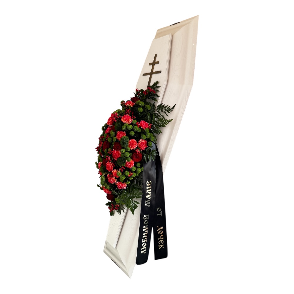 Траурная композиция, живые цветы на гроб, розы, гвоздики, хризантемы, гиперикум, ритуальные цветы, траурные букеты, цветы для прощания, Арт. ТК-021.