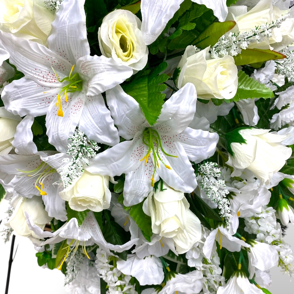 Ритуальный венок, венок на похороны, искусственные цветы, траурный венок, ритуальные принадлежности, венок из искусственных цветов, похоронные атрибуты, мемориальный венок.