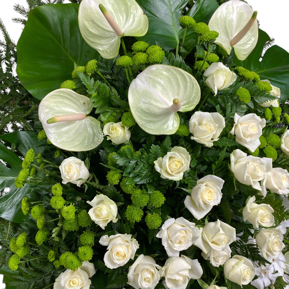 венок из живых цветов, венок на похороны, роза, орхидея, антуриум, траурный венок, цветы на похороны, ритуальные цветы.