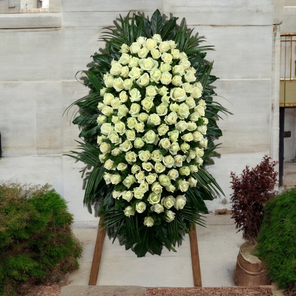 венок из живых цветов, венок на похороны, белые розы аваланж, траурный венок, ритуальные цветы, артикул ВЖ-023