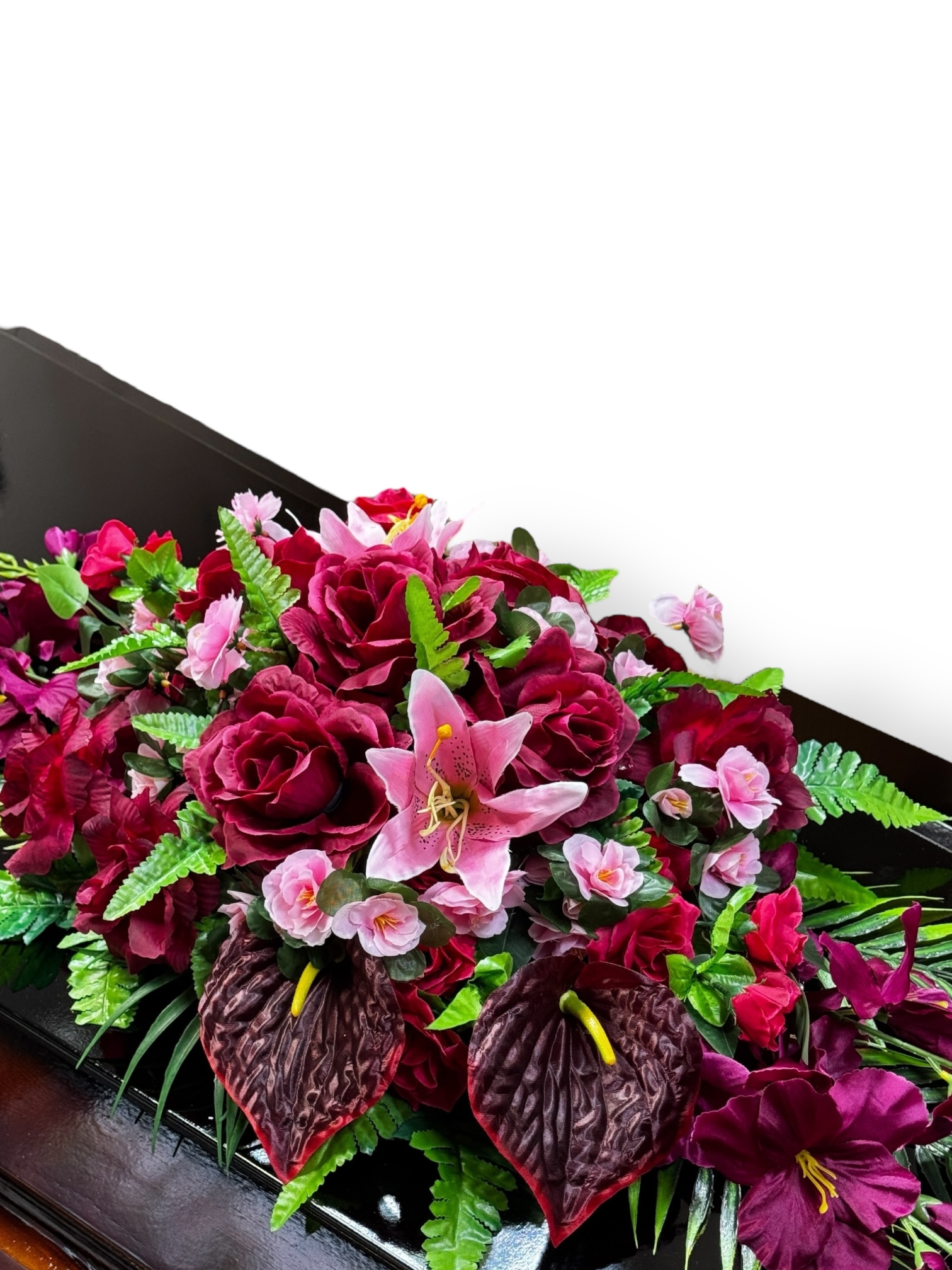 Арт. ИК-022 Композиция на гроб премиум из искусственных цветов 110 см.