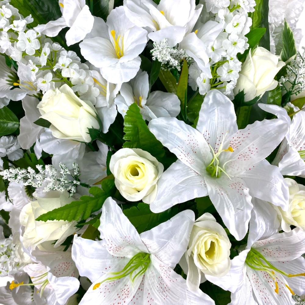 Ритуальный венок, венок на похороны, искусственные цветы, траурный венок, ритуальные принадлежности, венок из искусственных цветов, похоронные атрибуты, мемориальный венок.