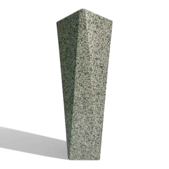 Арт. ВГ-012 Ваза гранитная Грань 2 на кладбище 30 см. Мансуровский гранит