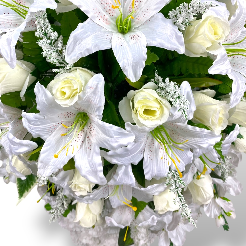 Ритуальный венок, венок на похороны, искусственные цветы, траурный венок, ритуальные принадлежности, венок из искусственных цветов, похоронные атрибуты, мемориальный венок.