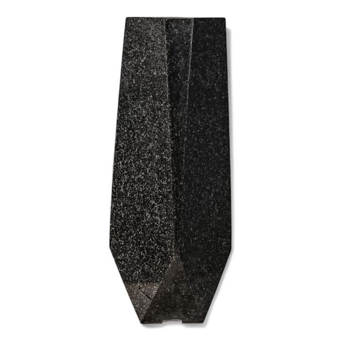 Арт. ВГ-025 Ваза гранитная квадратная Т40/2 на кладбище 40 см. Габбро-диабаз гранит