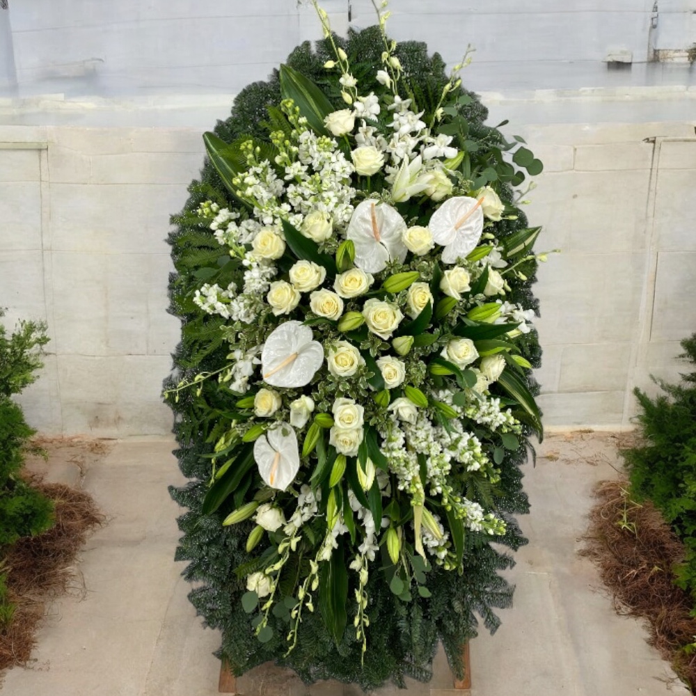 Траурный венок из живых цветов Арт. ВЖ-002 | Антуриум, розы, орхидеи, лилии