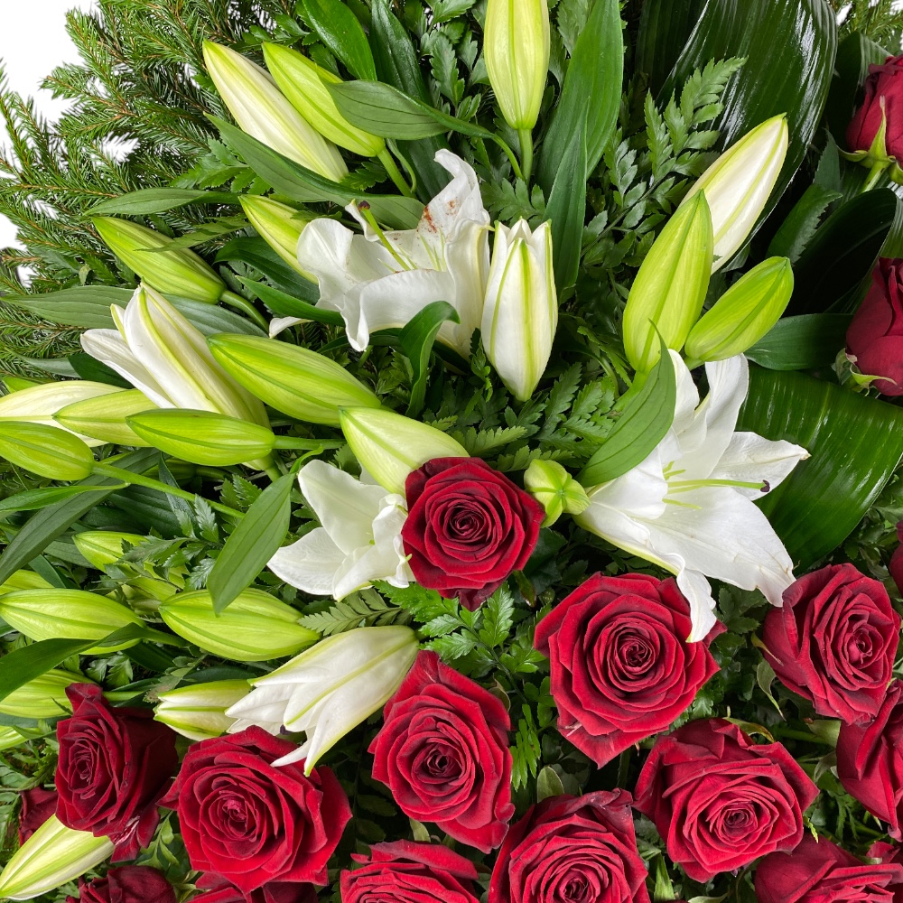 венок на похороны, венок из живых цветов, антуриум, розы, лилии, орхидеи, траурный венок, цветы на похороны, ритуальные цветы, венок артикул ВЖ-013.