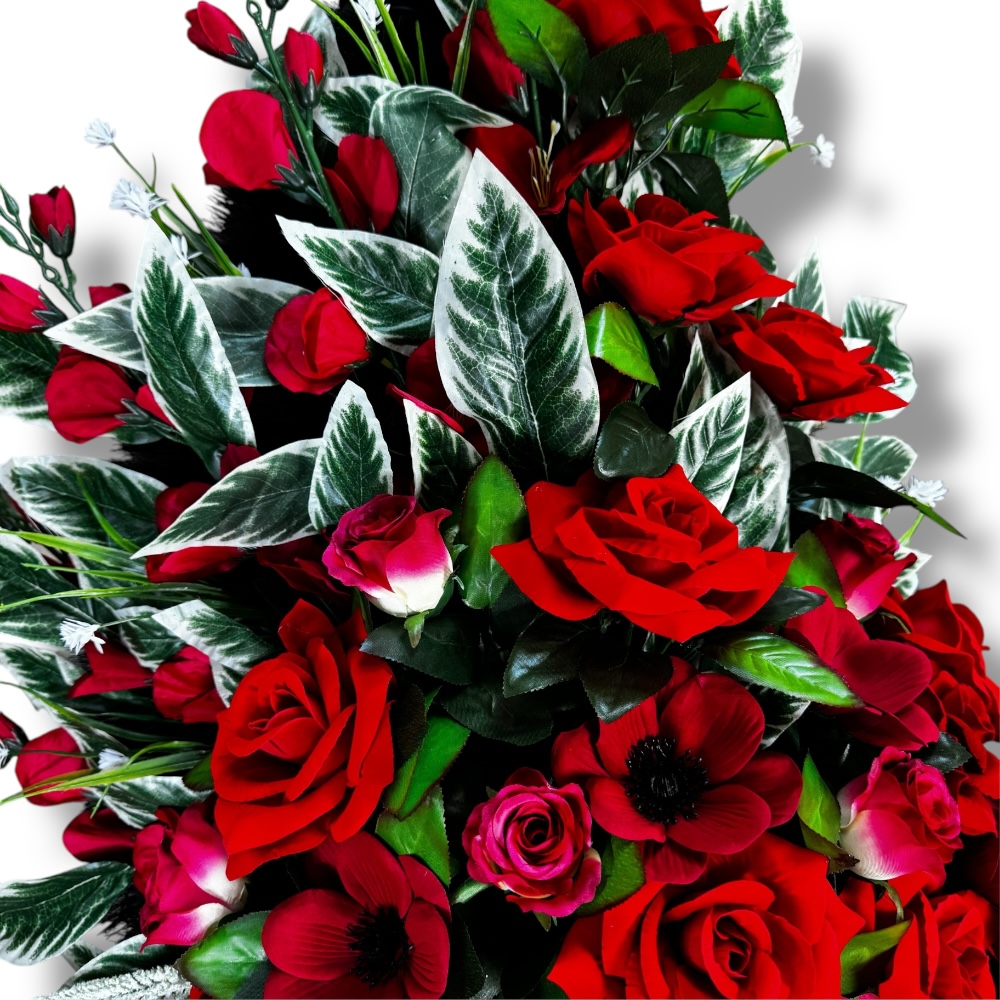 Ритуальный венок, венок на похороны, искусственные цветы, траурный венок, ритуальные принадлежности, венок для прощания, мемориальный венок, похоронные атрибуты, венки из искусственных цветов.