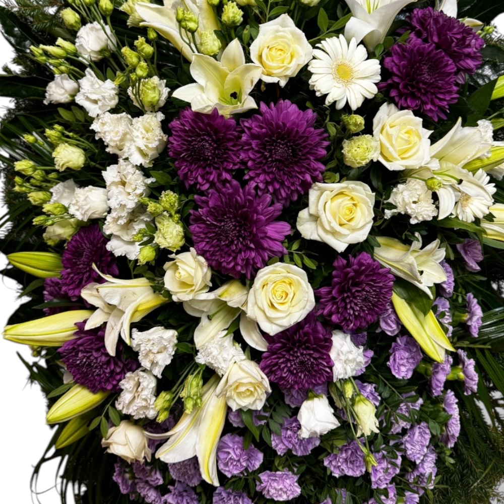 венок на похороны, венок из живых цветов, хризантемы, лилии, лизиантус, гвоздика, ритуальные цветы, траурные цветы, похоронные атрибуты, венки на заказ.