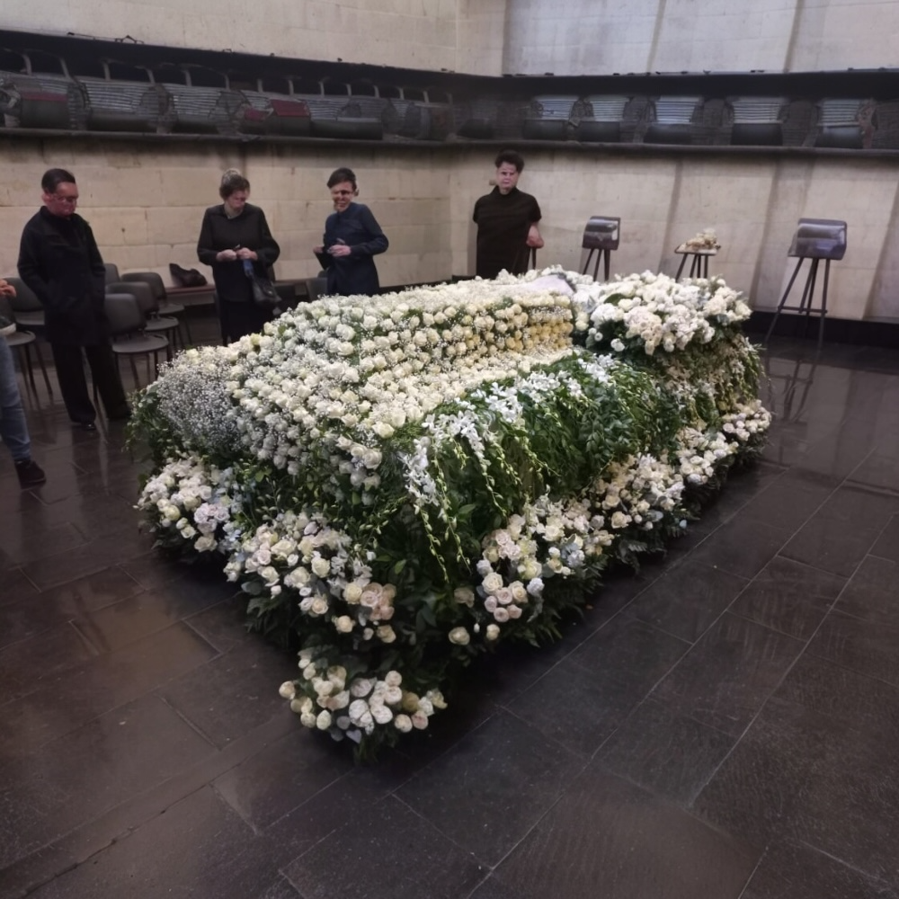 венки из живых цветов купить, венки из свежих цветов на похороны, заказать венок из роз, траурные венки из живых цветов цена, венки из хризантем с доставкой, свежие венки на могилу, похоронные венки из натуральных цветов, венки из гвоздик недорого