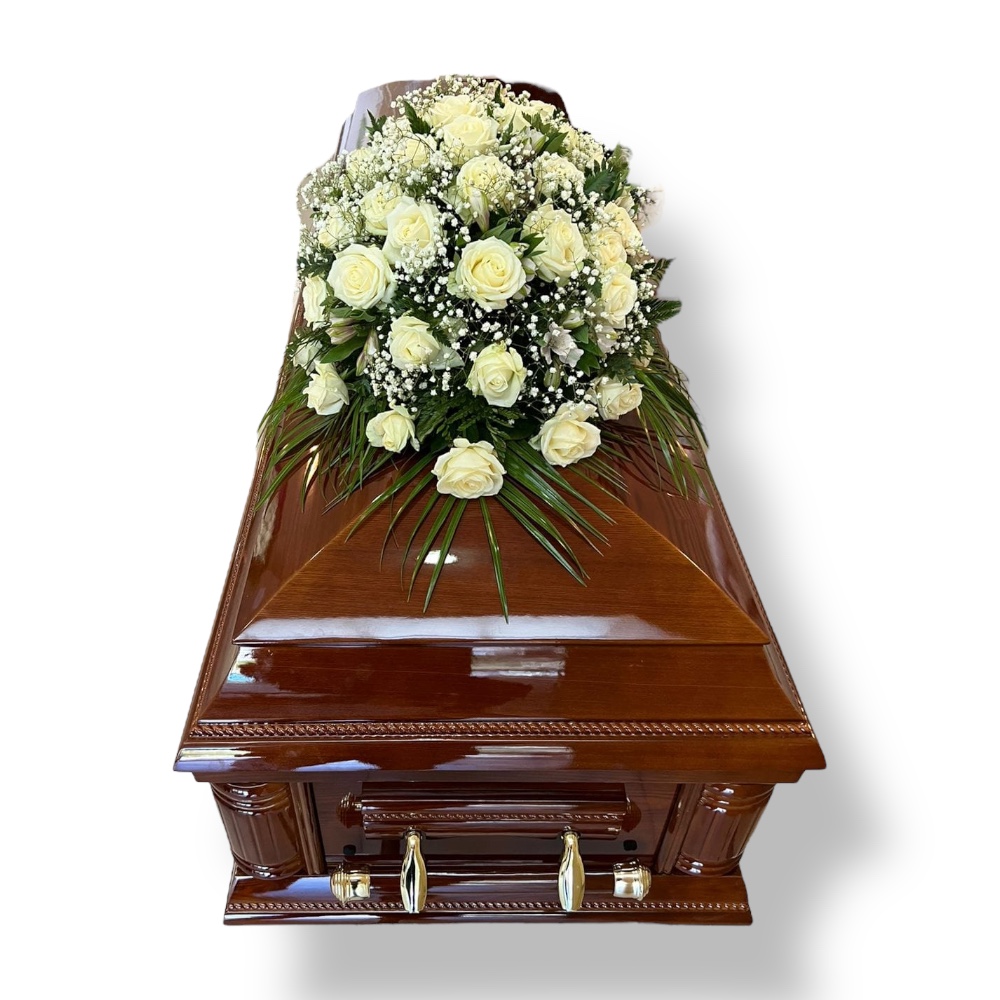 траурная композиция, траурный букет, цветы на похороны, белые розы, гипсофила, живая флористика, ритуальные цветы