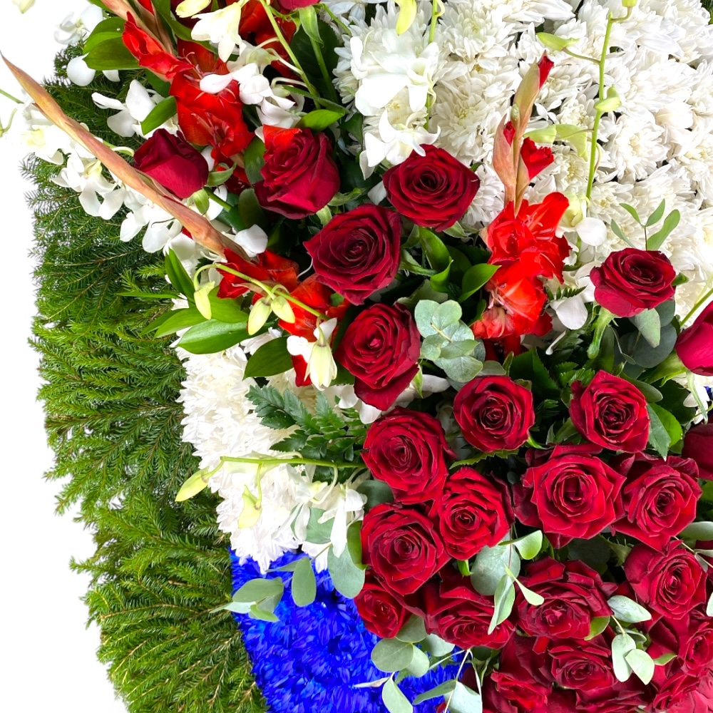 венок из живых цветов, венок триколор, похоронный венок, гвоздики, розы, орхидеи, гладиолусы, возложение, траурный венок, цветы на похороны, патриотический венок
