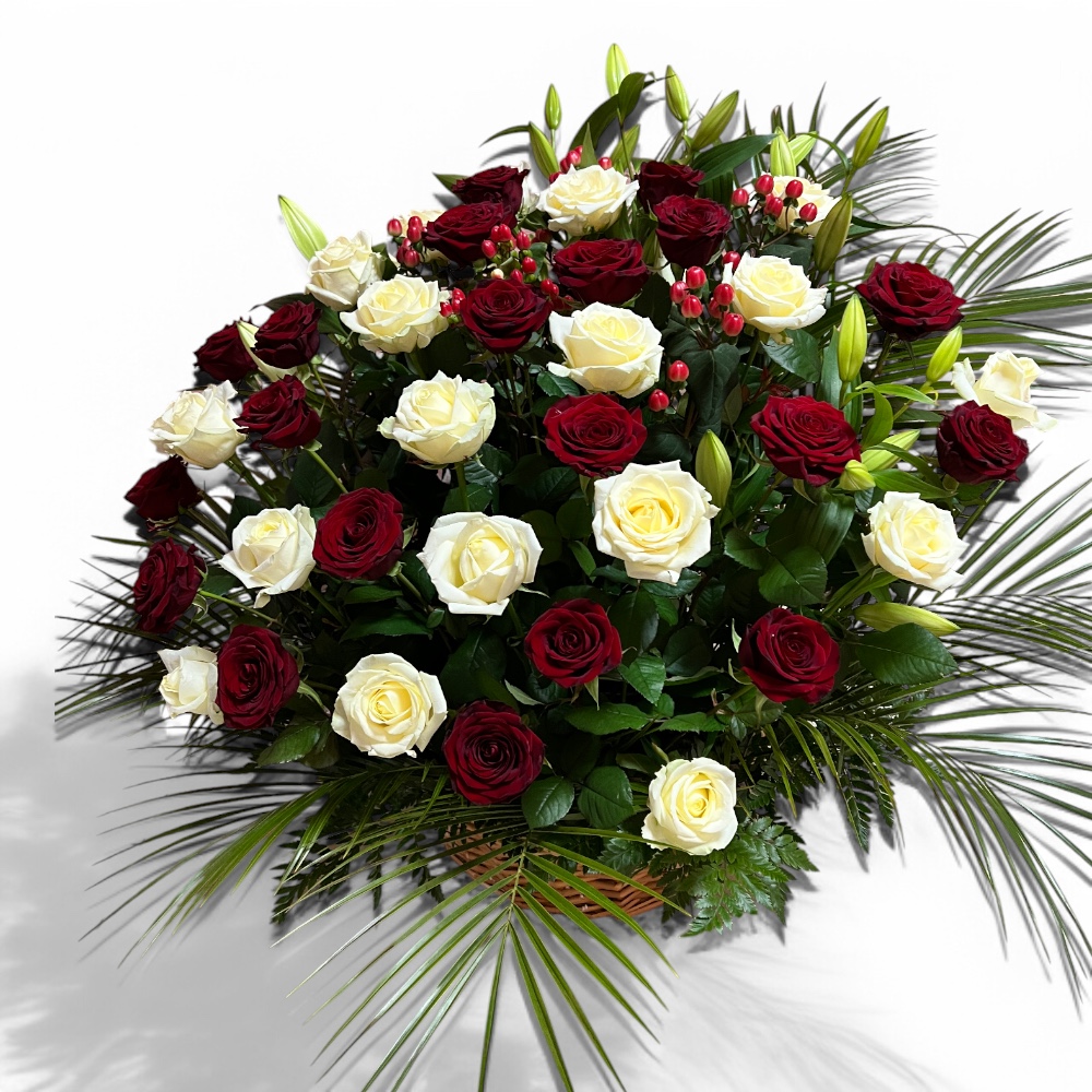 траурная корзина, розы и лилии, живые цветы, цветы на похороны, цветы на могилу