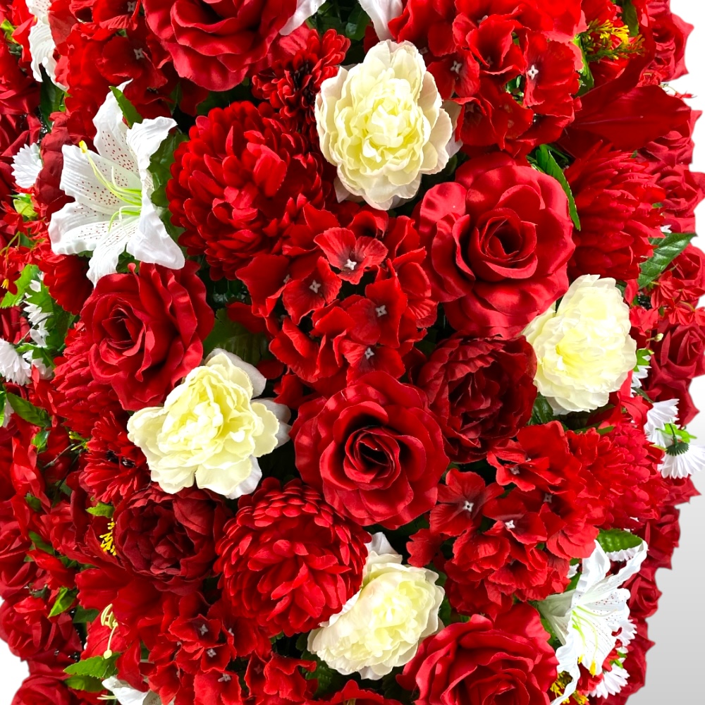 Ритуальный венок, венок на похороны, искусственные цветы, траурный венок, ритуальные принадлежности, венок для прощания, мемориальный венок, похоронные атрибуты, венки из искусственных цветов.