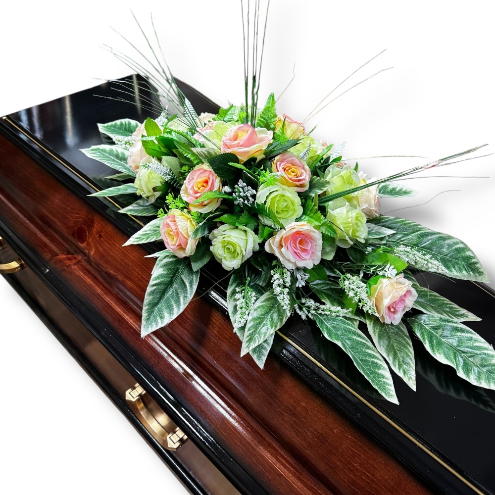Композиция на гроб, искусственные цветы, ритуальные изделия, венок на гроб, траурная композиция, стандартные размеры, артикул ИК-023.