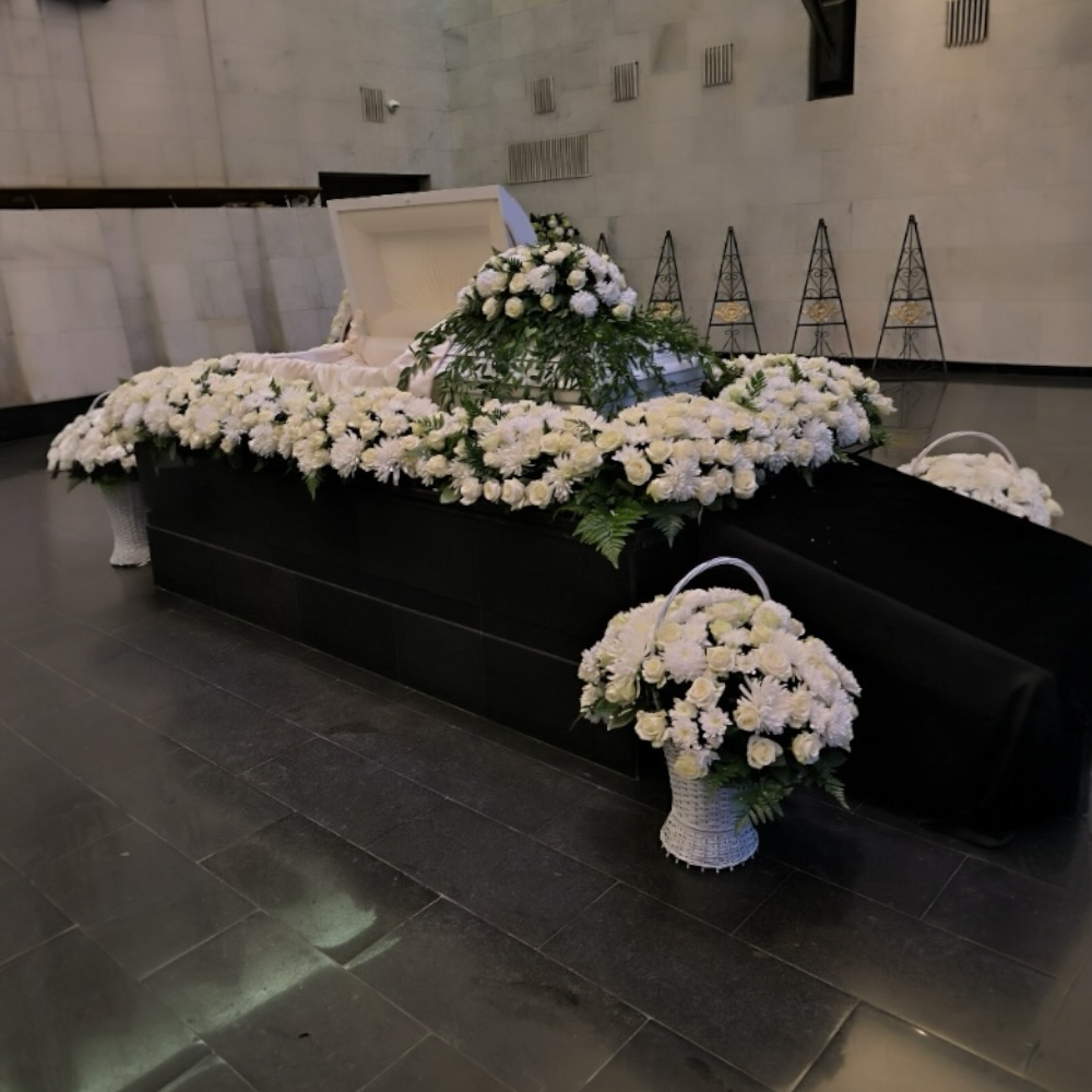 венки из живых цветов купить, венки из свежих цветов на похороны, заказать венок из роз, траурные венки из живых цветов цена, венки из хризантем с доставкой, свежие венки на могилу, похоронные венки из натуральных цветов, венки из гвоздик недорого