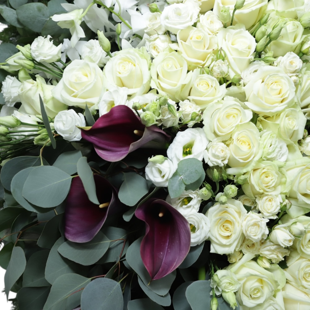 венок на похороны, венок из живых цветов, крест из цветов, цветы на похороны, траурный венок, венок с орхидеями, венок с розами, венок с лизиантом, венок с каллами.