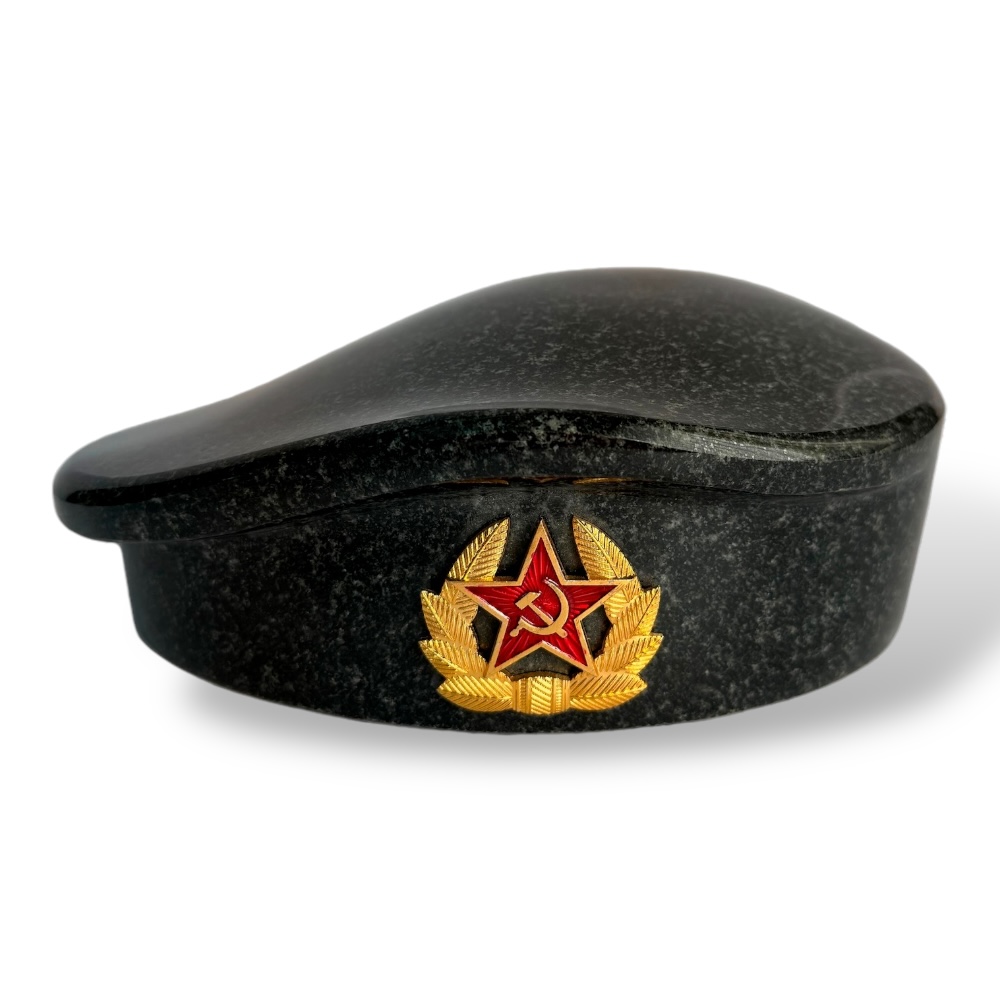 берета гранитная, артикул БГ-003, гранитный аксессуар, украшение памятника, гранитные изделия, мемориальный декор.