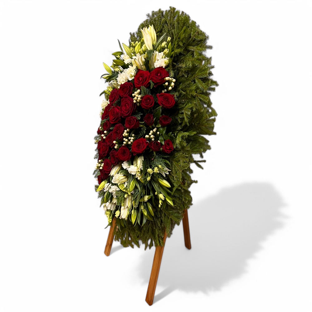 венок на похороны, венок из живых цветов, лизиантусы, красные розы, лилии, гиперикум, траурный венок, цветы на похороны.